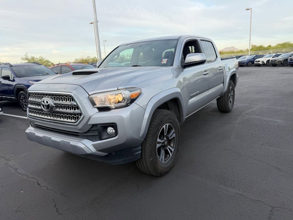 Used 2017 Toyota Tacoma TRD Sport w/ Tow Package (A/T) image 3