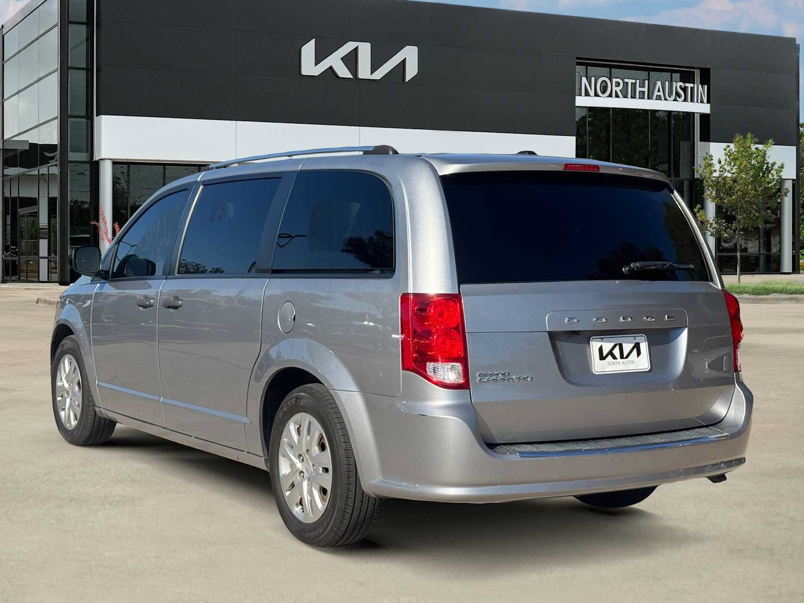 Used 2019 Dodge Grand Caravan SE w/ UConnect Hands-Free Group FWD image 4