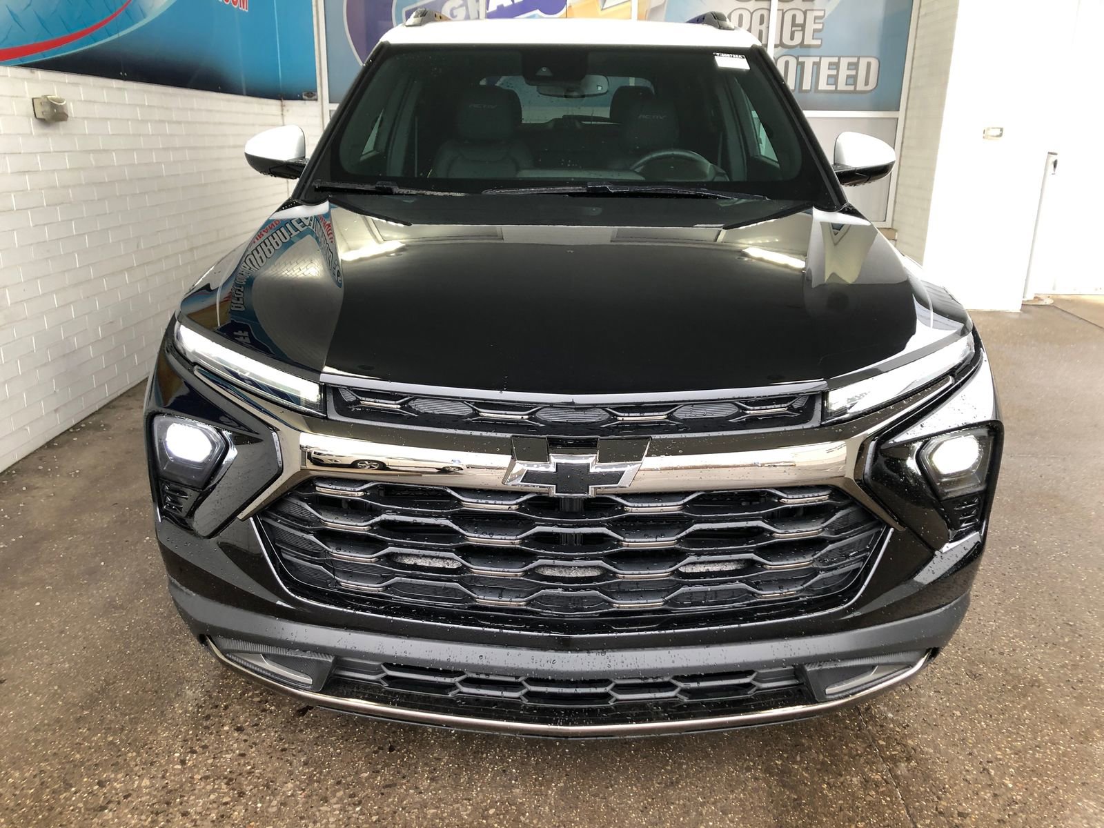 Used 2025 Chevrolet TrailBlazer ACTIV w/ Convenience Package AWD/4WD image 2