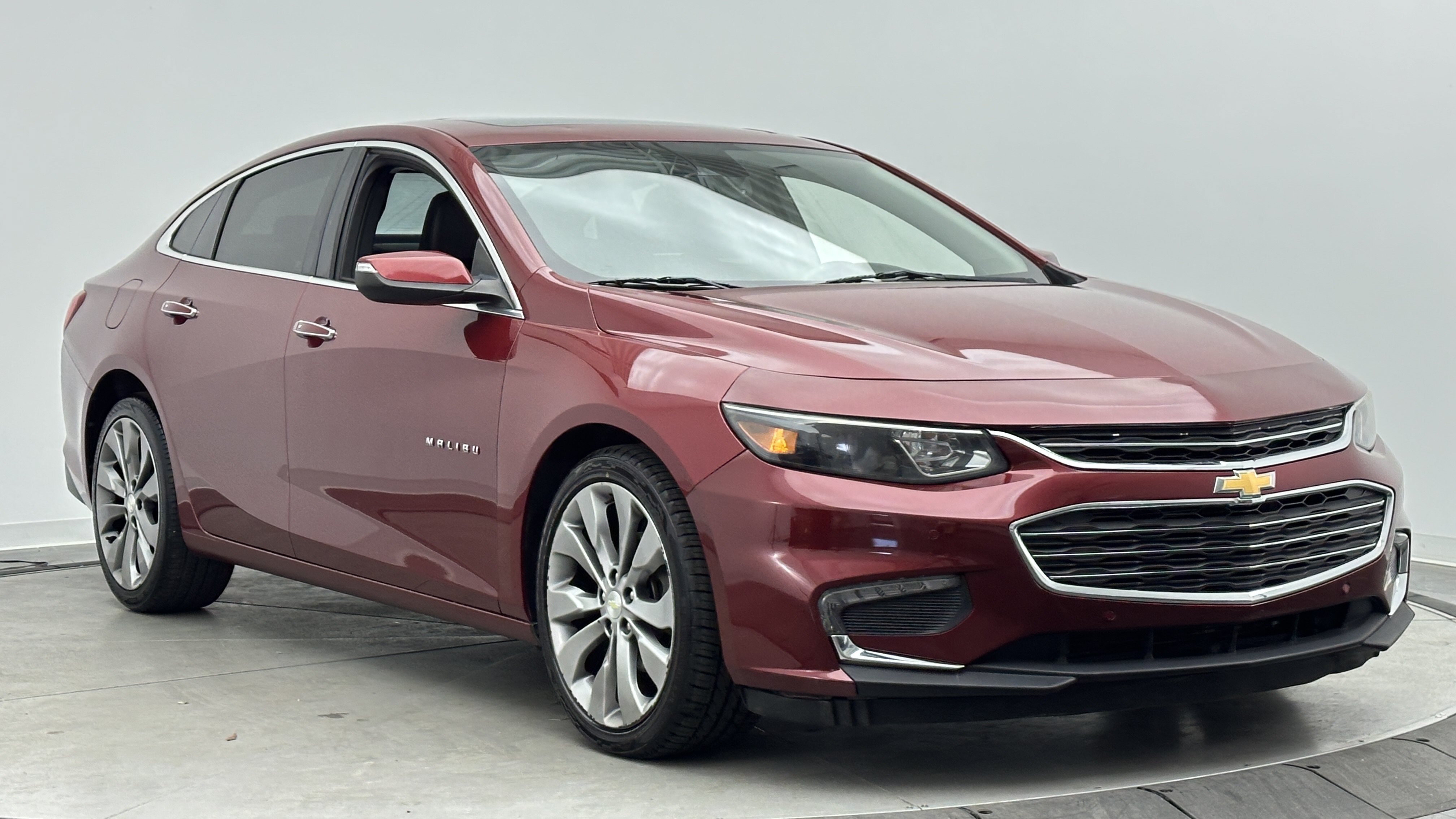 Used 2018 Chevrolet Malibu Premier w/ Premier Sun and Wheel Package FWD image 3
