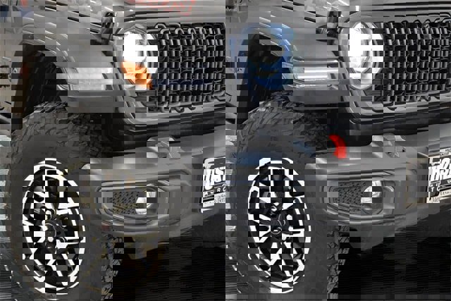 Used 2024 Jeep Wrangler Unlimited Rubicon w/ Technology Group image 15