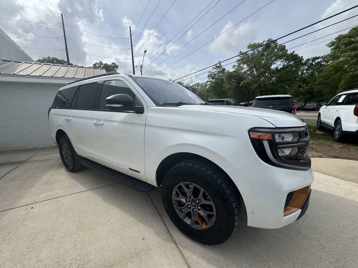 Used 2025 Ford Expedition Tremor image 4