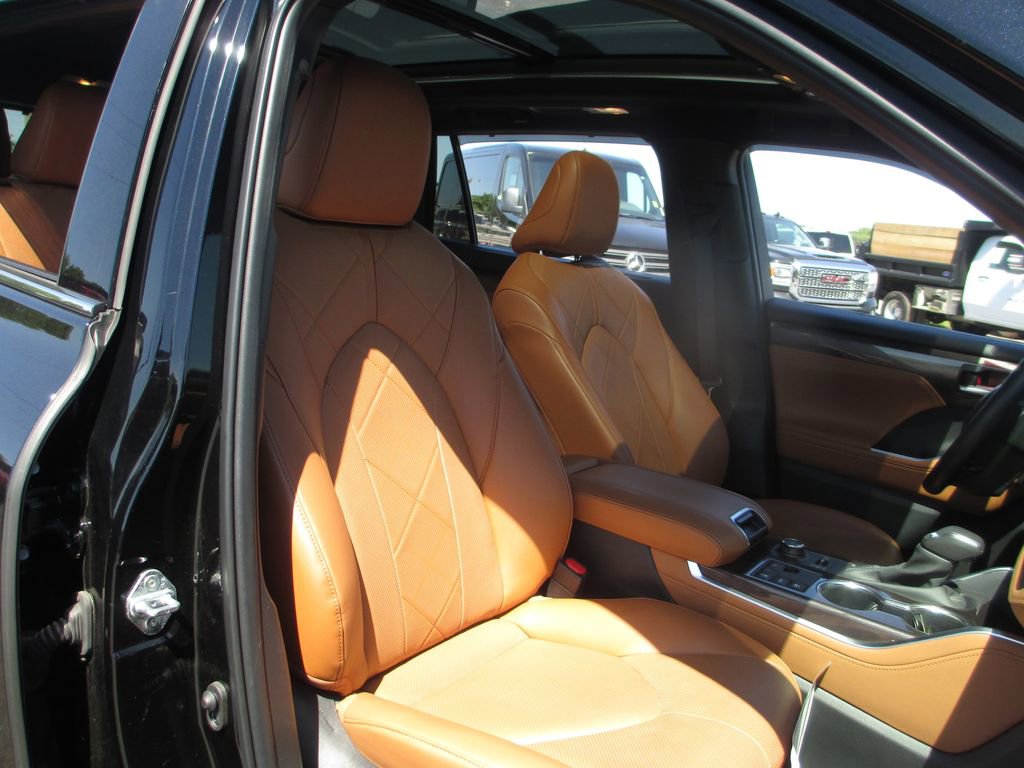 Used 2023 Toyota Highlander Platinum AWD/4WD image 23