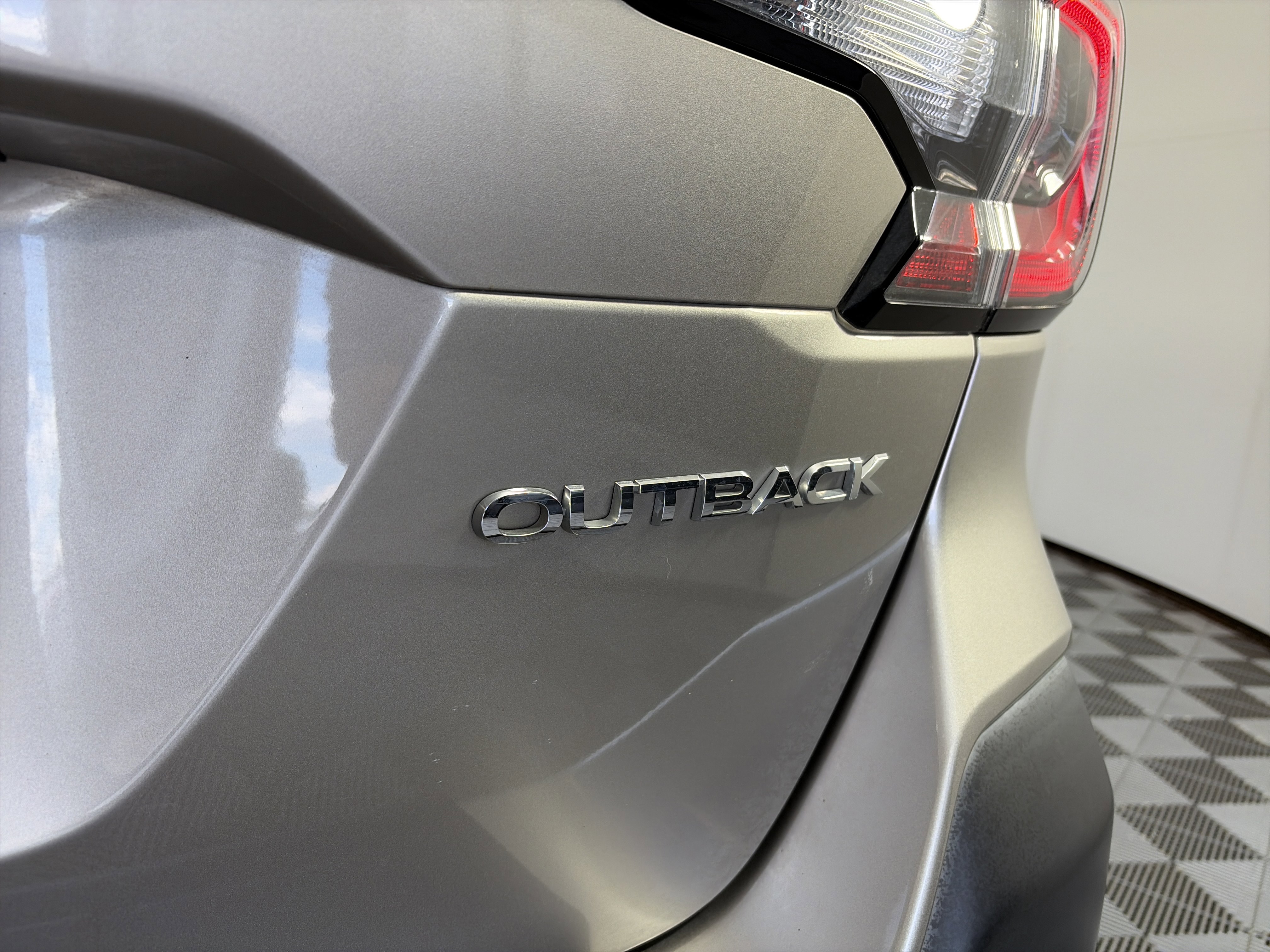 Used 2020 Subaru Outback Limited w/ Popular Package #2 AWD/4WD image 17