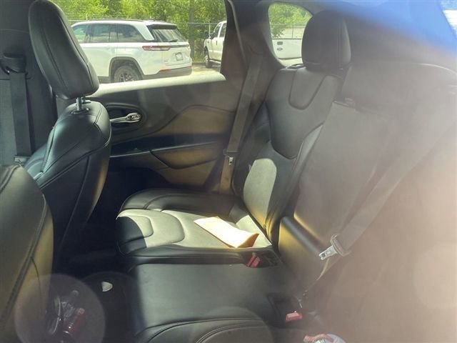 Used 2019 Jeep Cherokee Trailhawk AWD/4WD image 13