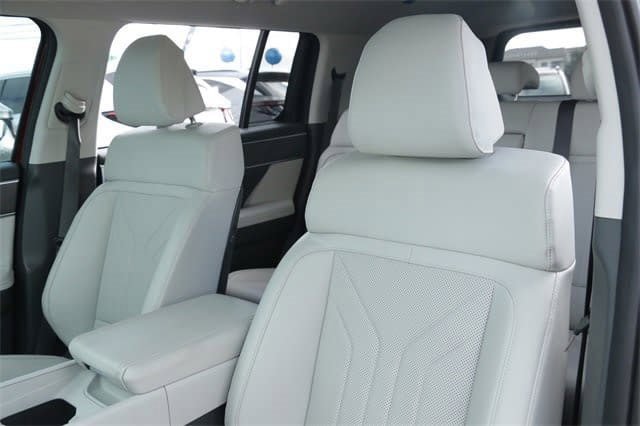 Certified 2025 Hyundai Santa Fe SEL image 11