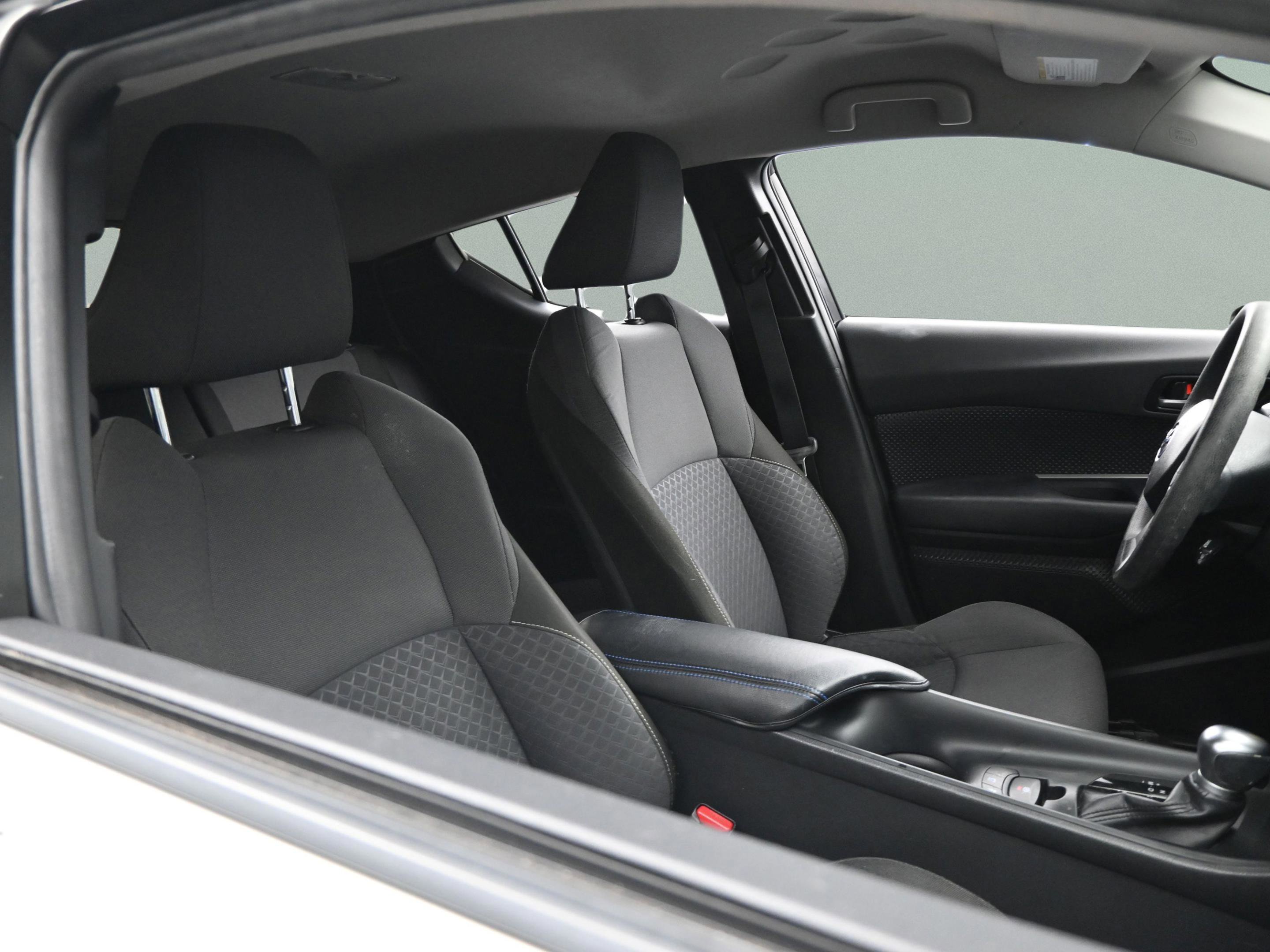 Used 2020 Toyota C-HR LE FWD image 36
