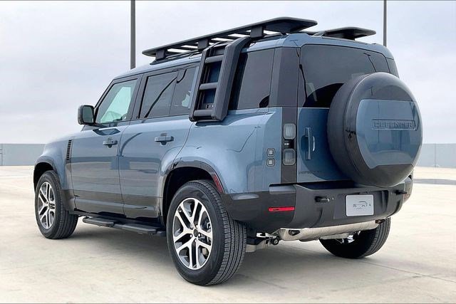 New 2026 Land Rover Defender 110 X-Dynamic SE image 3