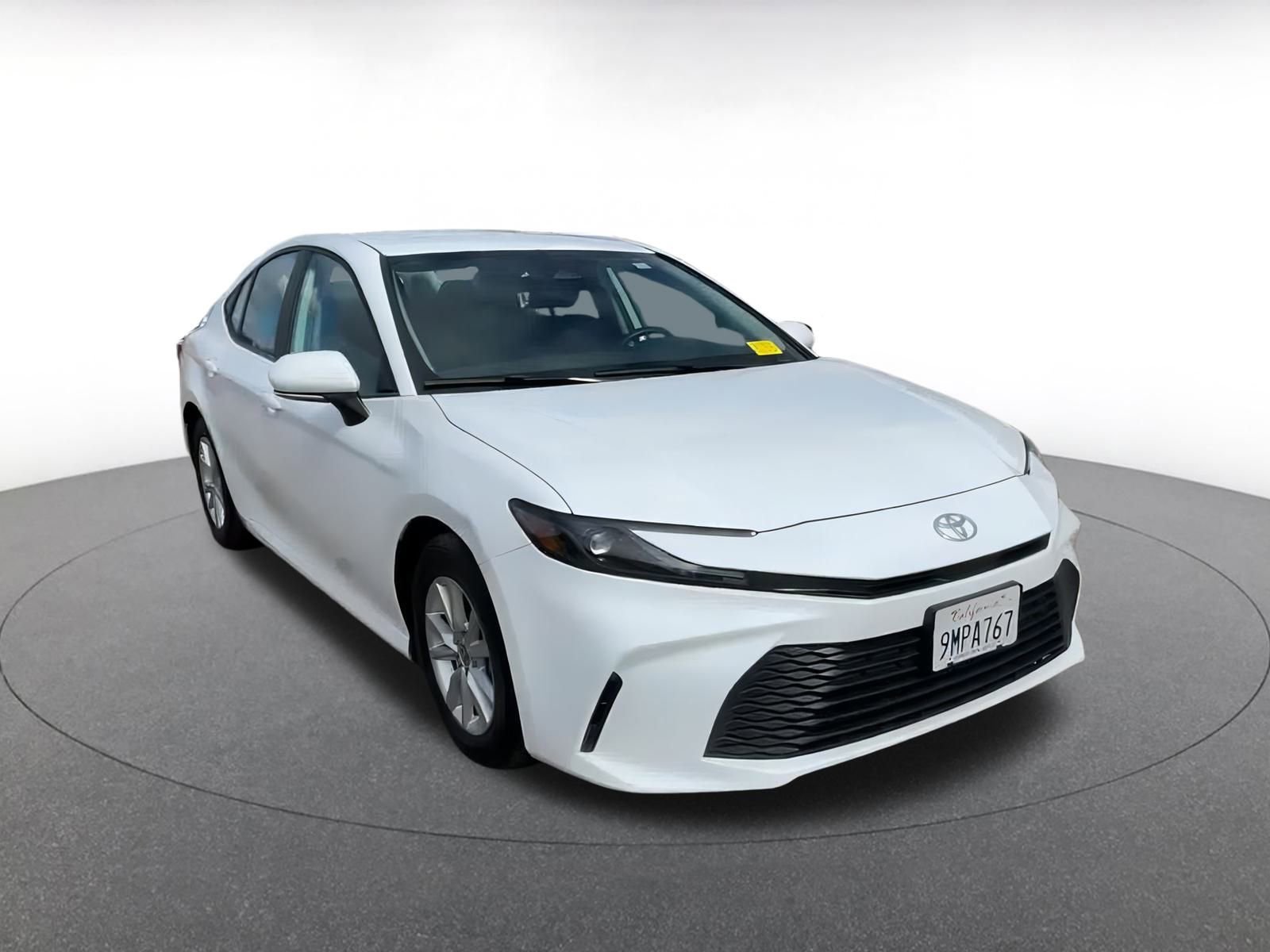 Used 2025 Toyota Camry LE image 3