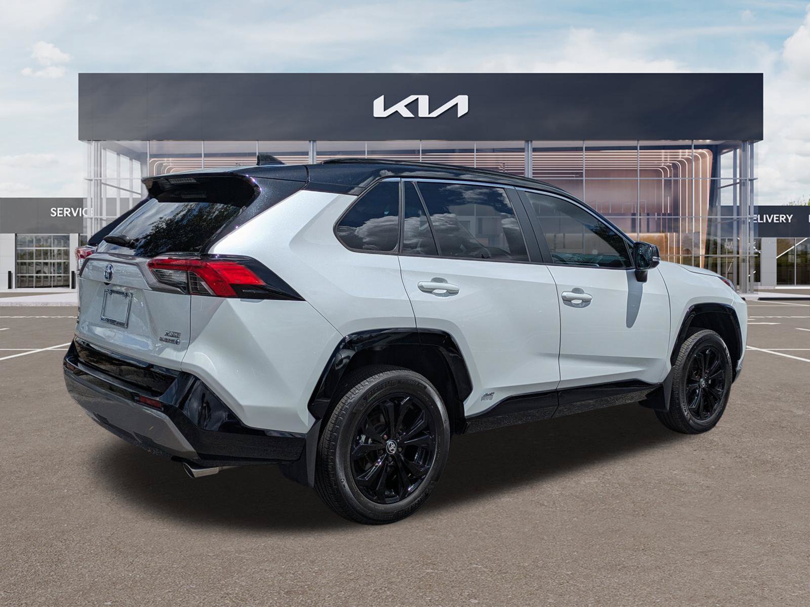 Used 2024 Toyota RAV4 XSE w/ Weather Package AWD/4WD image 4