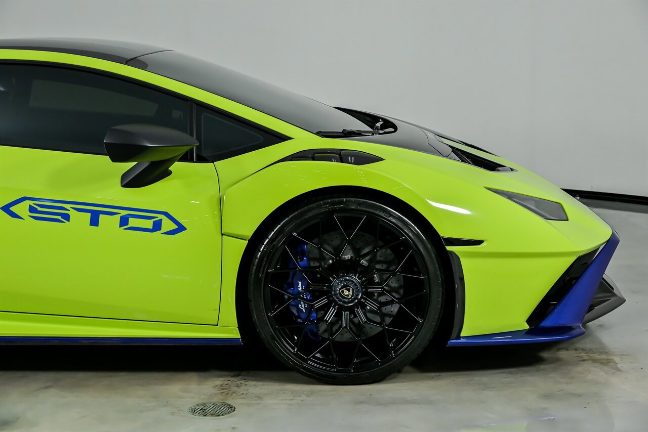 Used 2022 Lamborghini Huracan STO RWD image 15