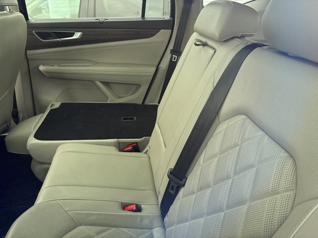 Used 2024 Volkswagen Atlas SEL Premium R-Line image 9