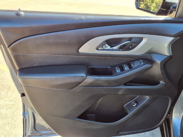 Used 2020 Chevrolet Traverse LT w/ Driver Confidence II Package AWD/4WD image 16