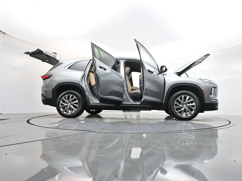 Used 2025 Buick Enclave Preferred image 46