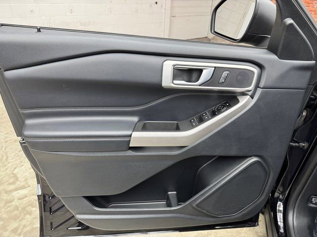 Used 2022 Ford Explorer XLT w/ Equipment Group 202A image 10