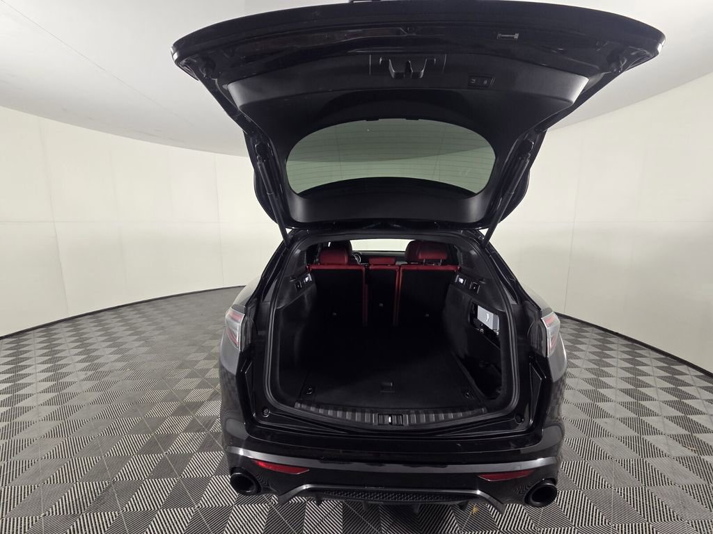 Used 2024 Alfa Romeo Stelvio Veloce image 28