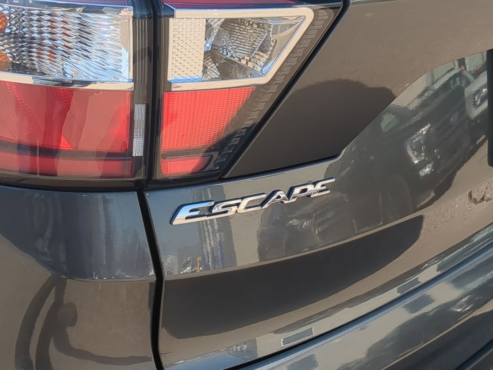 Used 2018 Ford Escape SEL image 16