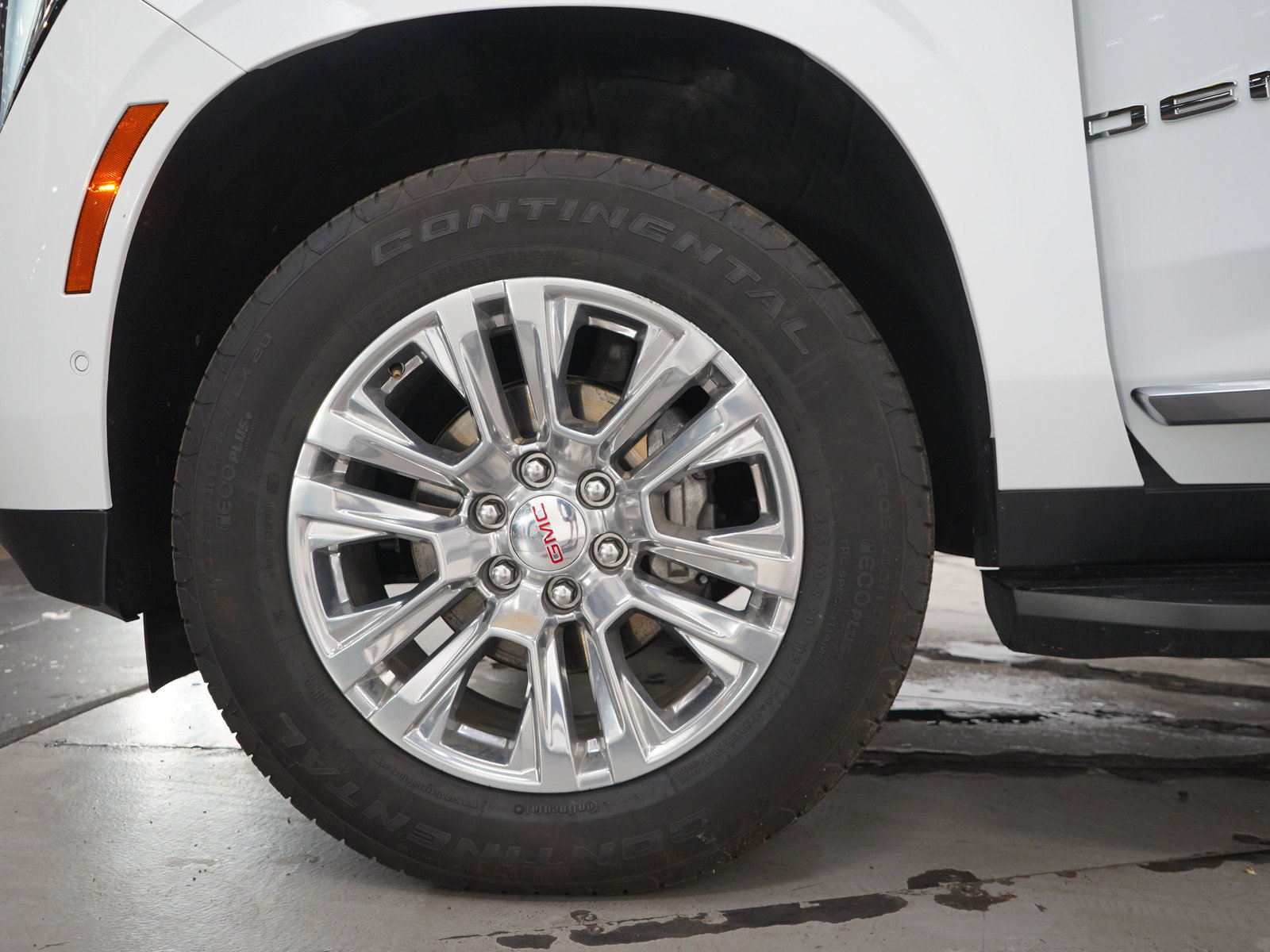 Used 2025 GMC Yukon XL Denali AWD/4WD image 34