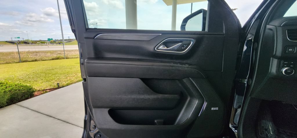Used 2023 GMC Yukon SLT AWD/4WD image 11