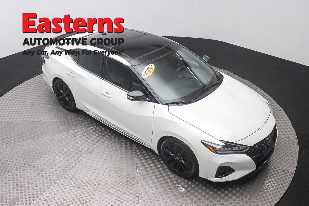 Used 2023 Nissan Maxima SR w/ Sport Mat Group FWD image 3