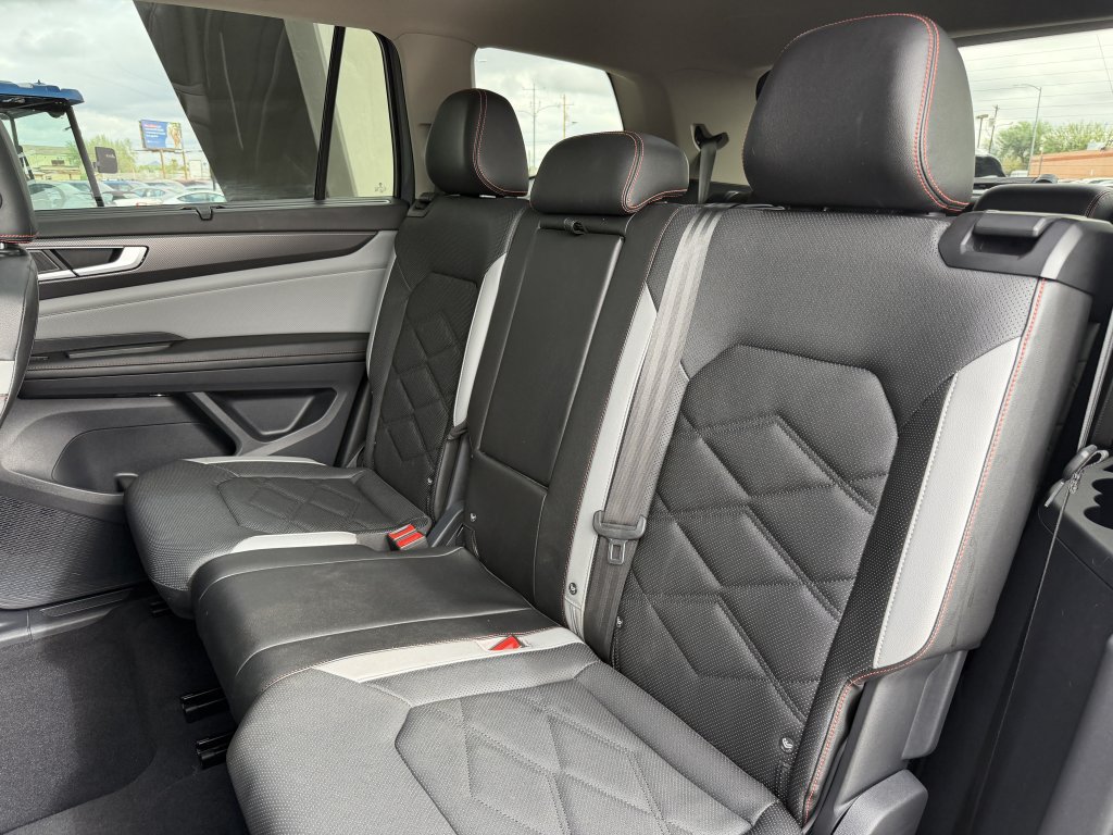 Used 2024 Volkswagen Atlas Peak Edition SE AWD/4WD image 37
