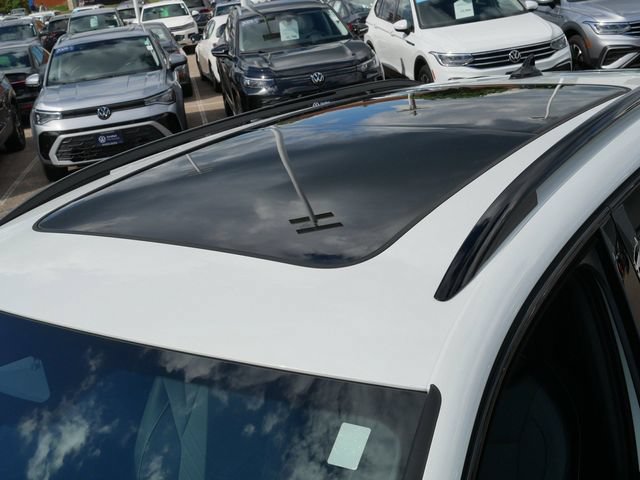 Certified 2026 Volkswagen Tiguan SE R-Line AWD/4WD image 11