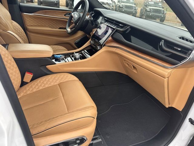Used 2024 Jeep Grand Cherokee L Summit image 17