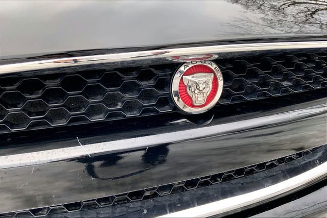 Used 2017 Jaguar F-TYPE Coupe image 5