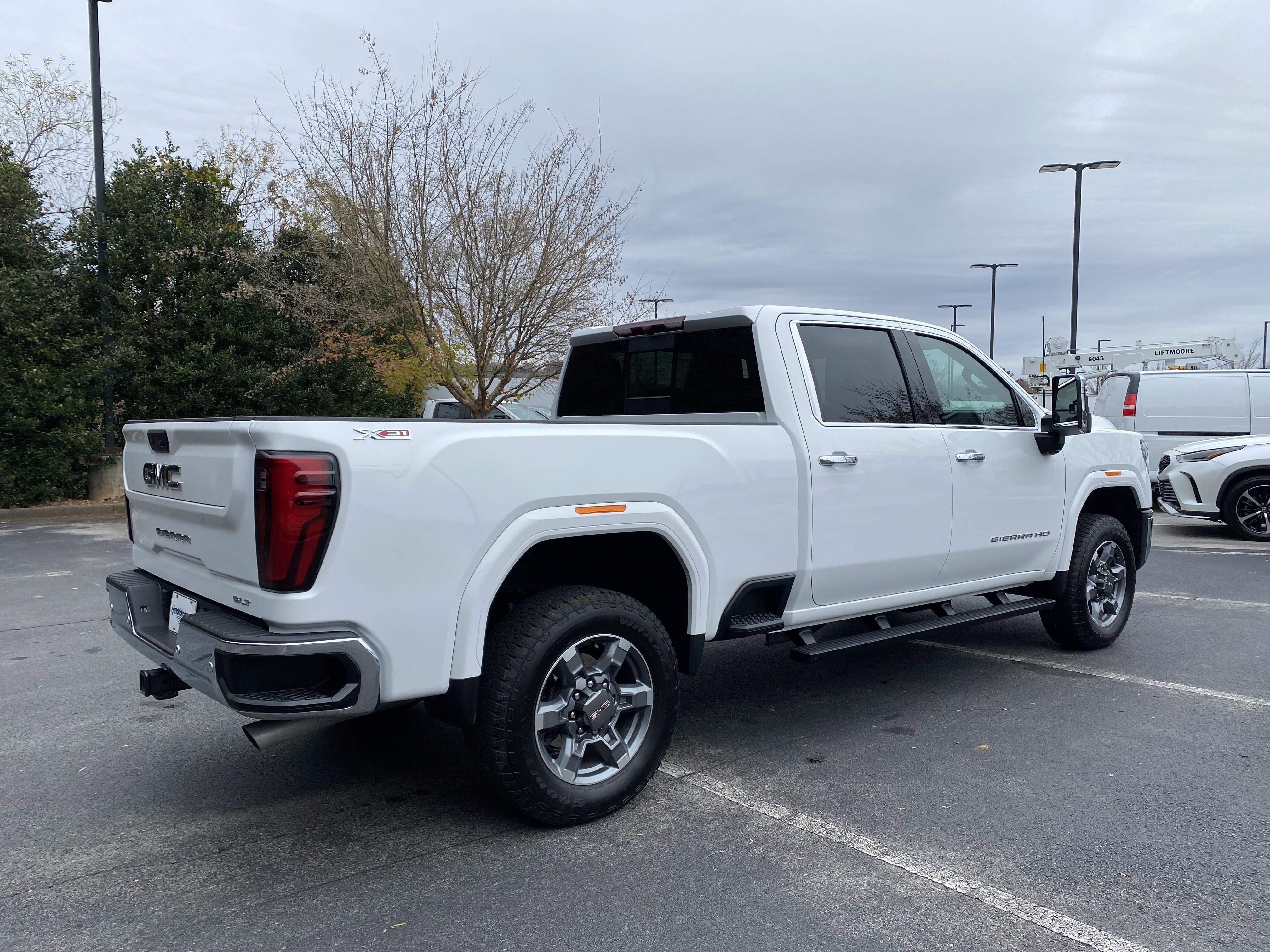 Used 2025 GMC Sierra 2500 SLT image 9