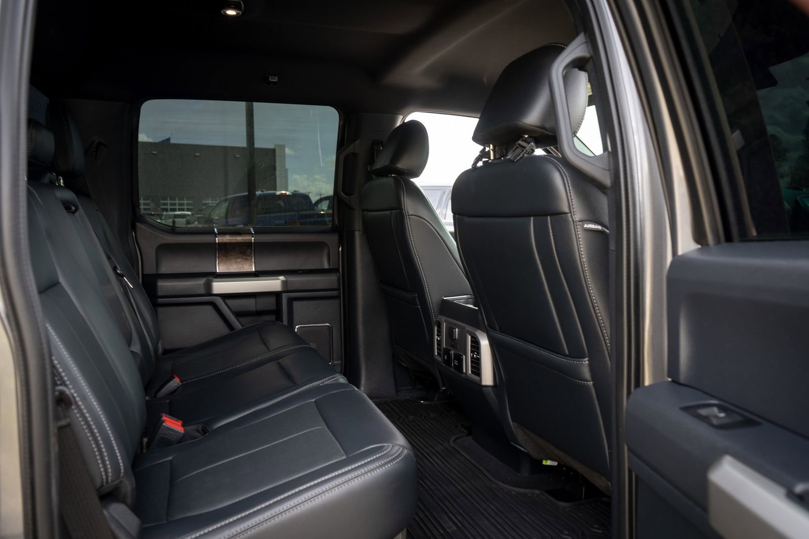 Used 2022 Ford F250 Lariat w/ Black Appearance Package image 20