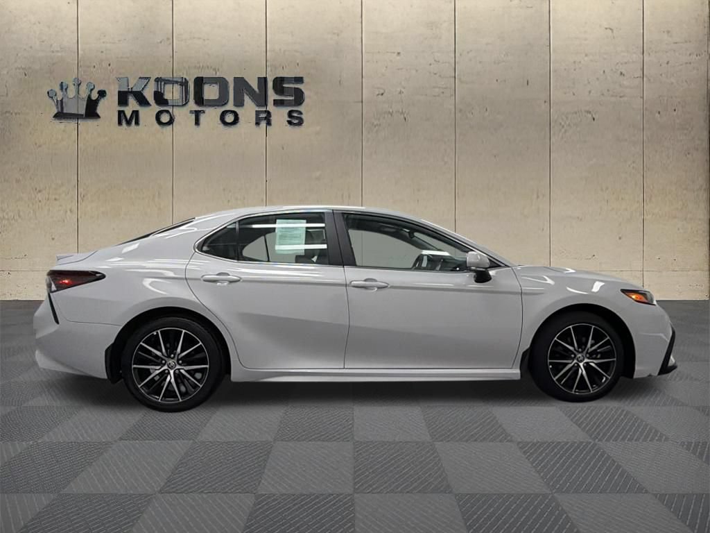 Used 2024 Toyota Camry SE FWD image 4