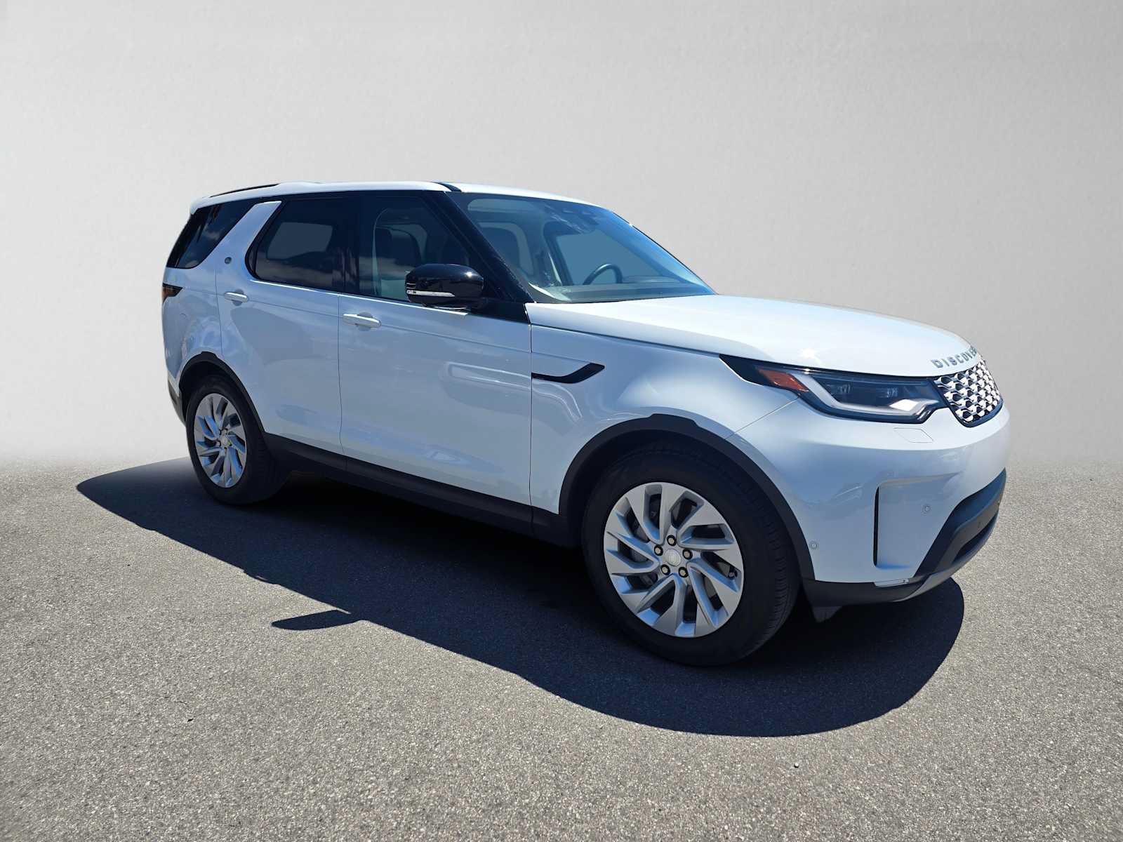 Used 2025 Land Rover Discovery S AWD/4WD image 7