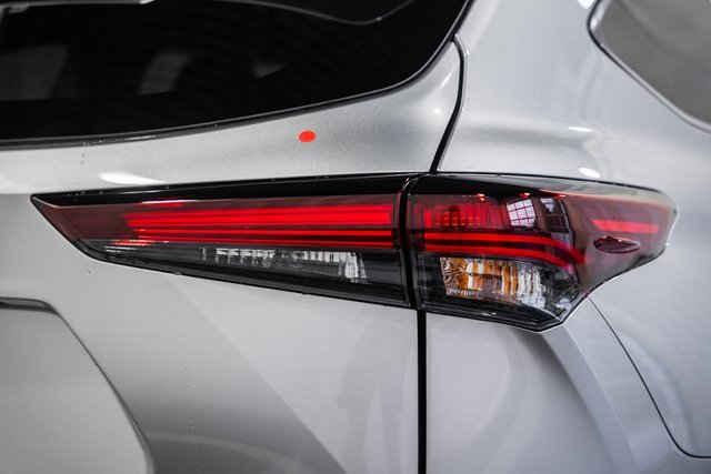 New 2025 Toyota Highlander Platinum image 6