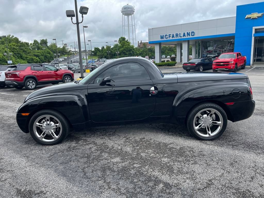 Used 2003 Chevrolet SSR w/ Preferred Equipment Group image 3