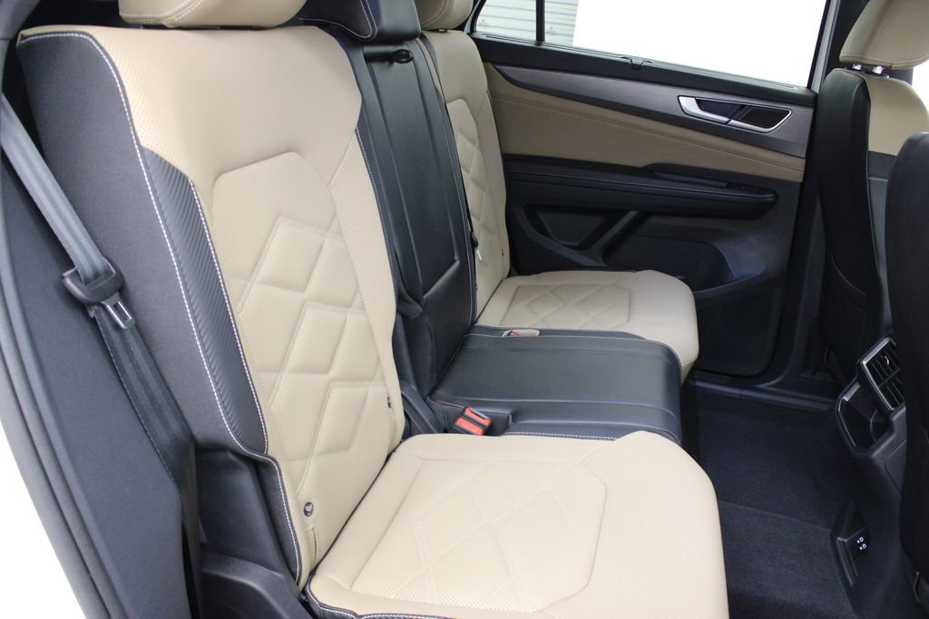 Certified 2024 Volkswagen Atlas Cross Sport SE FWD image 19