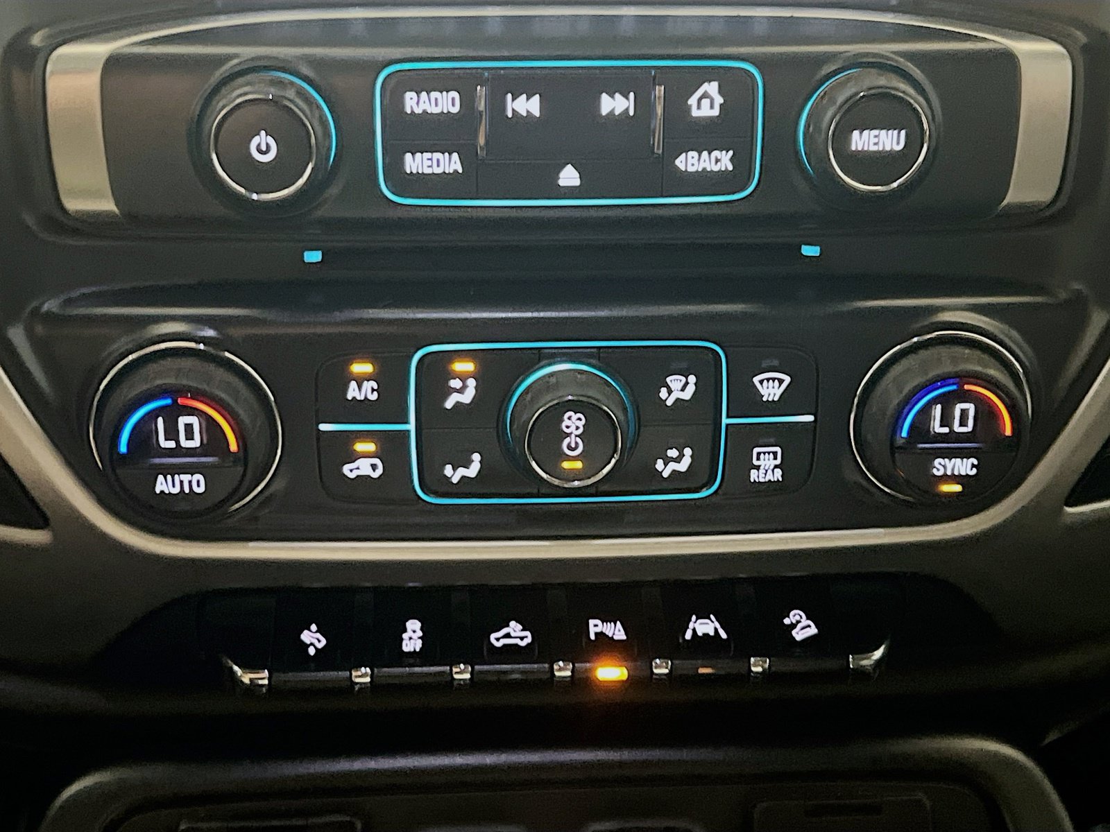 Used 2018 GMC Sierra 1500 SLT AWD/4WD image 12