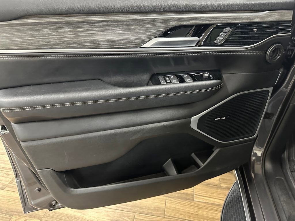 Certified 2024 Jeep Wagoneer Series III AWD/4WD image 11