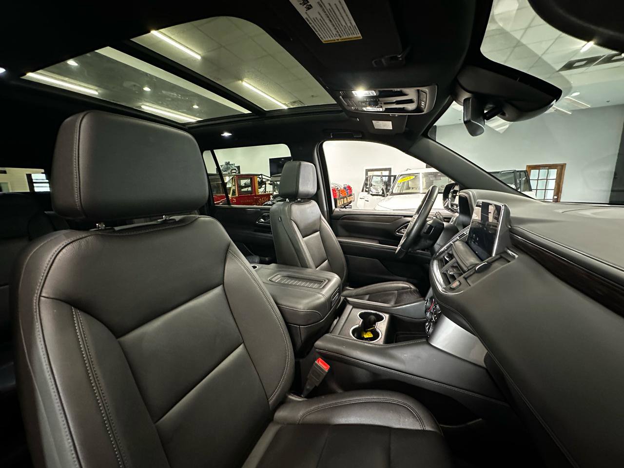 Used 2023 Chevrolet Suburban Z71 w/ Luxury Package AWD/4WD image 21