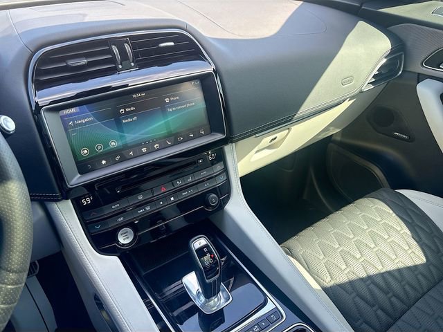 Used 2020 Jaguar F-PACE SVR image 28