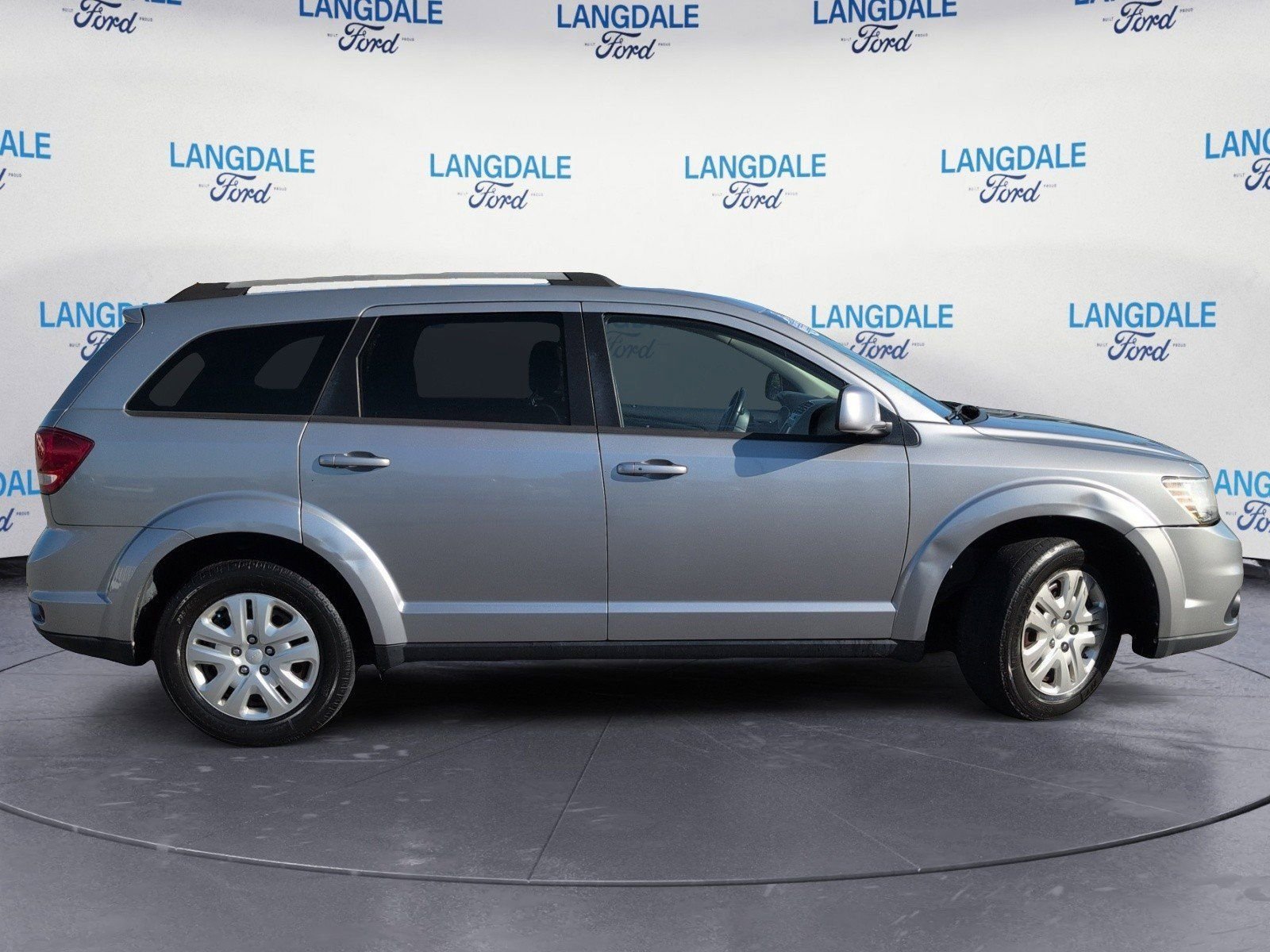 Used 2019 Dodge Journey SE w/ Connectivity Group FWD image 3