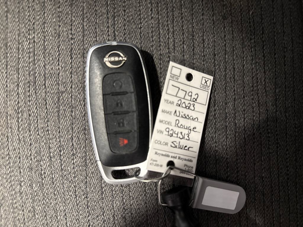 Used 2023 Nissan Rogue SV AWD/4WD image 21