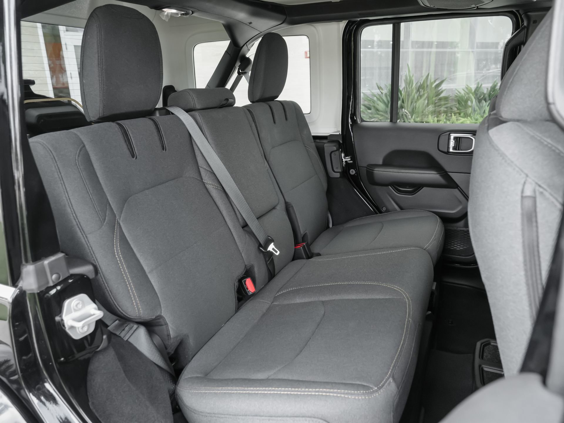 Used 2025 Jeep Wrangler Unlimited Sahara AWD/4WD image 37