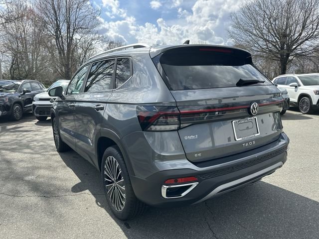 New 2026 Volkswagen Taos SE image 3
