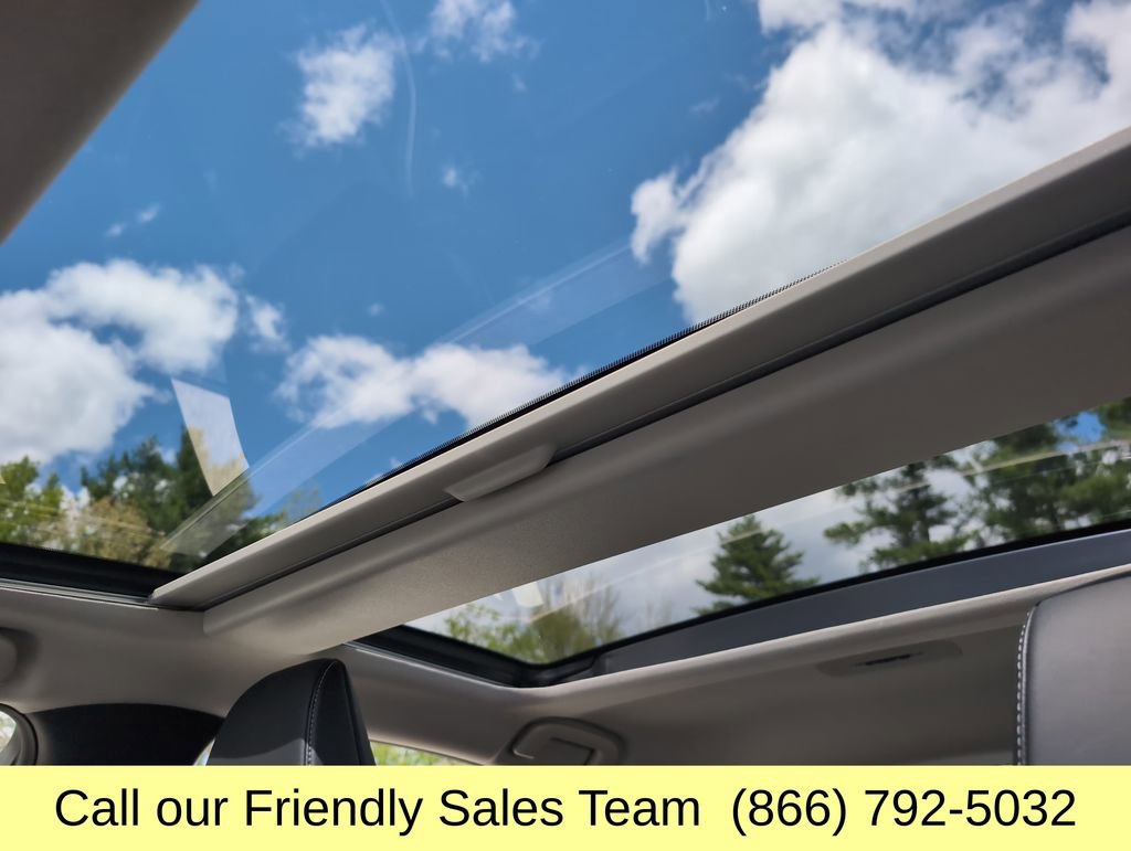 Used 2025 Toyota Prius XLE AWD/4WD image 21