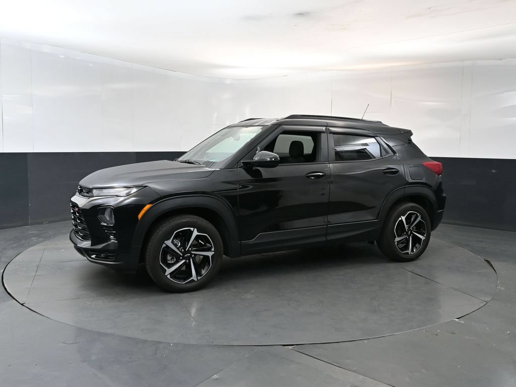 Used 2023 Chevrolet TrailBlazer RS w/ Sun and Liftgate Package AWD/4WD image 2