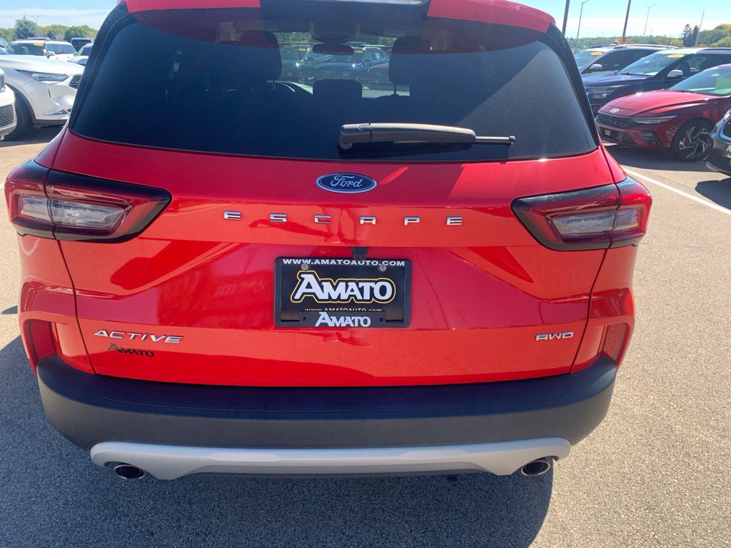 Used 2024 Ford Escape Active AWD/4WD image 4