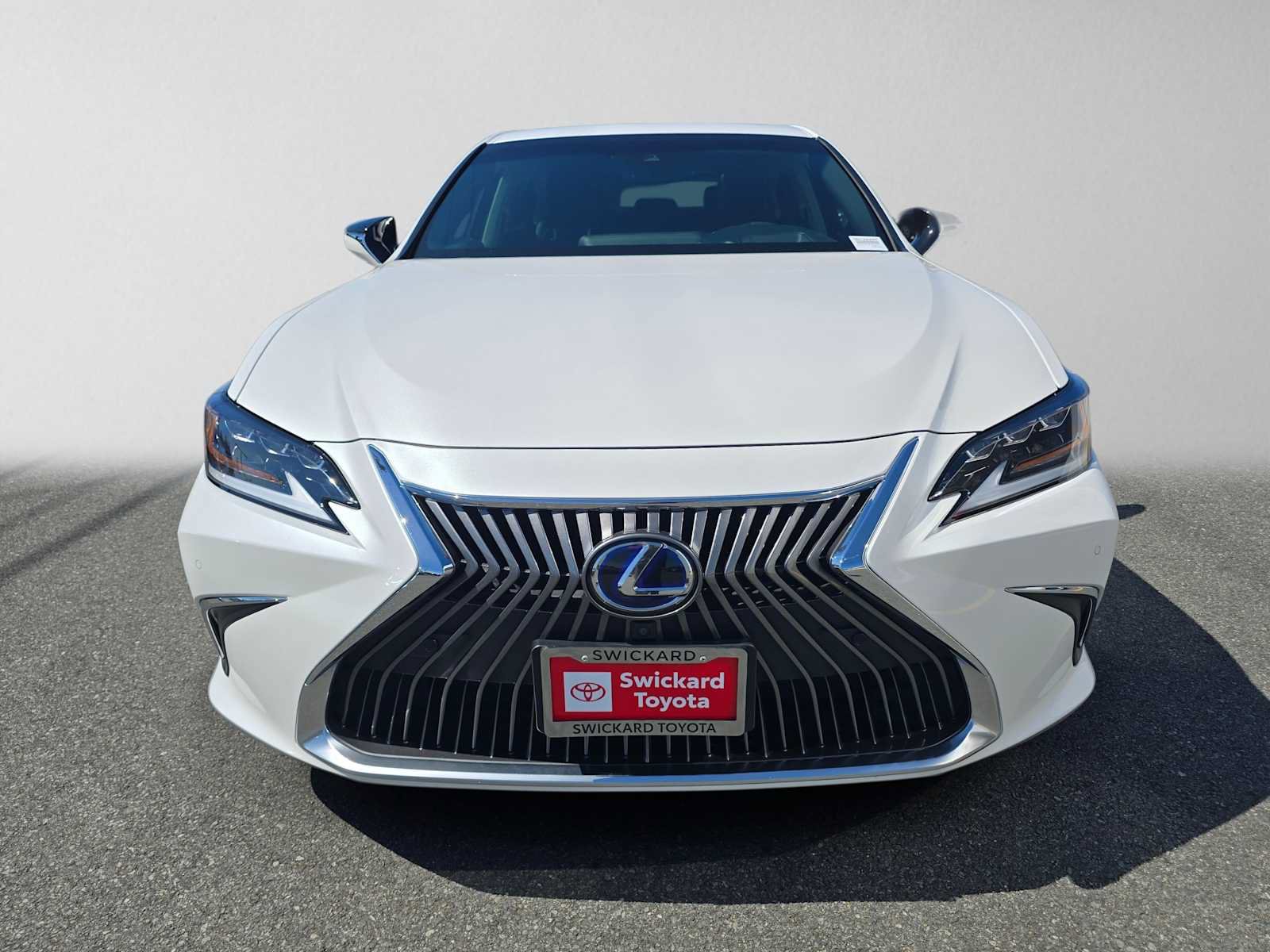Used 2021 Lexus ES 300h w/ Accessory Package 2 FWD image 2