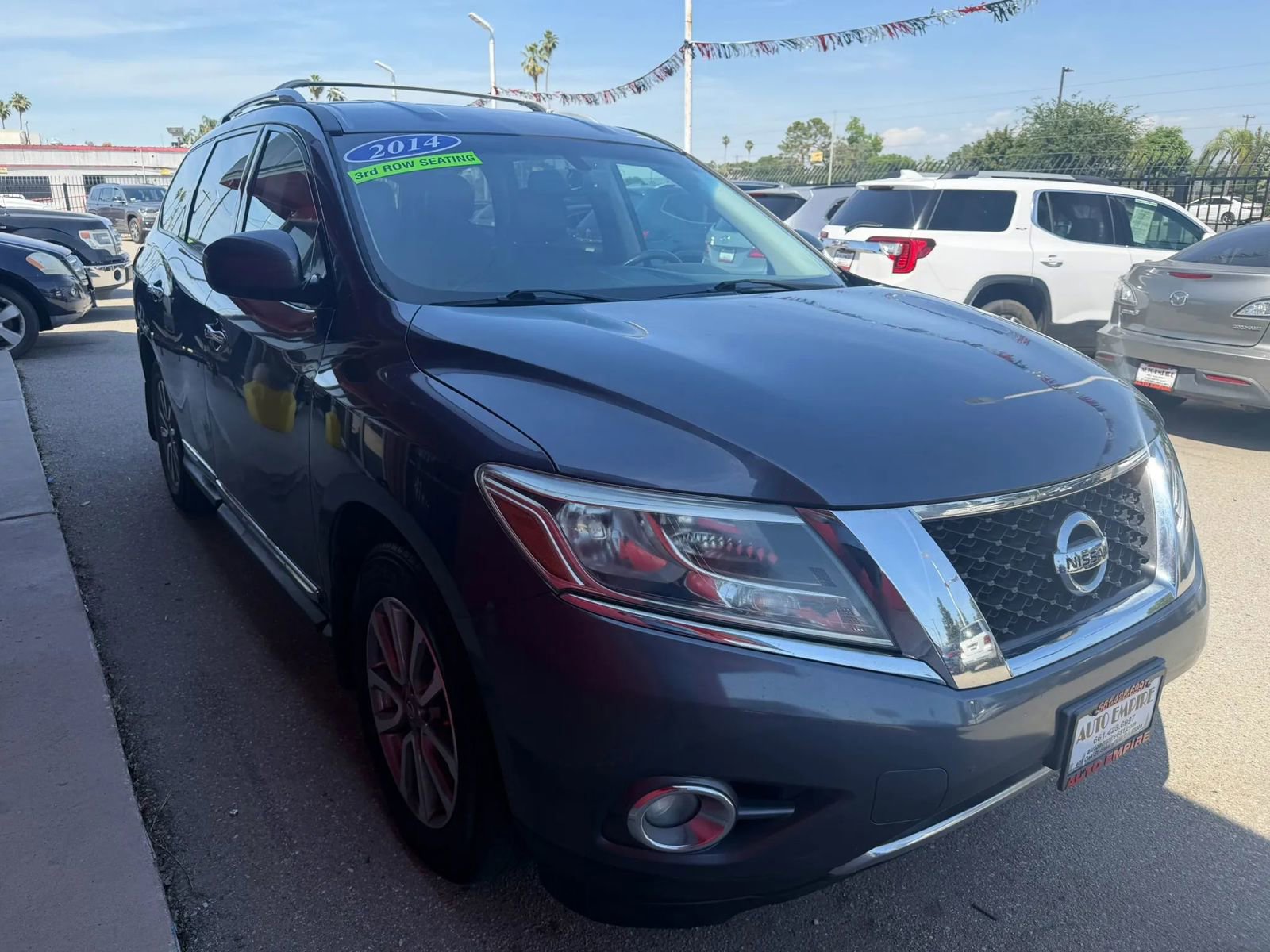 Used 2014 Nissan Pathfinder SL w/ Cargo Package FWD image 4