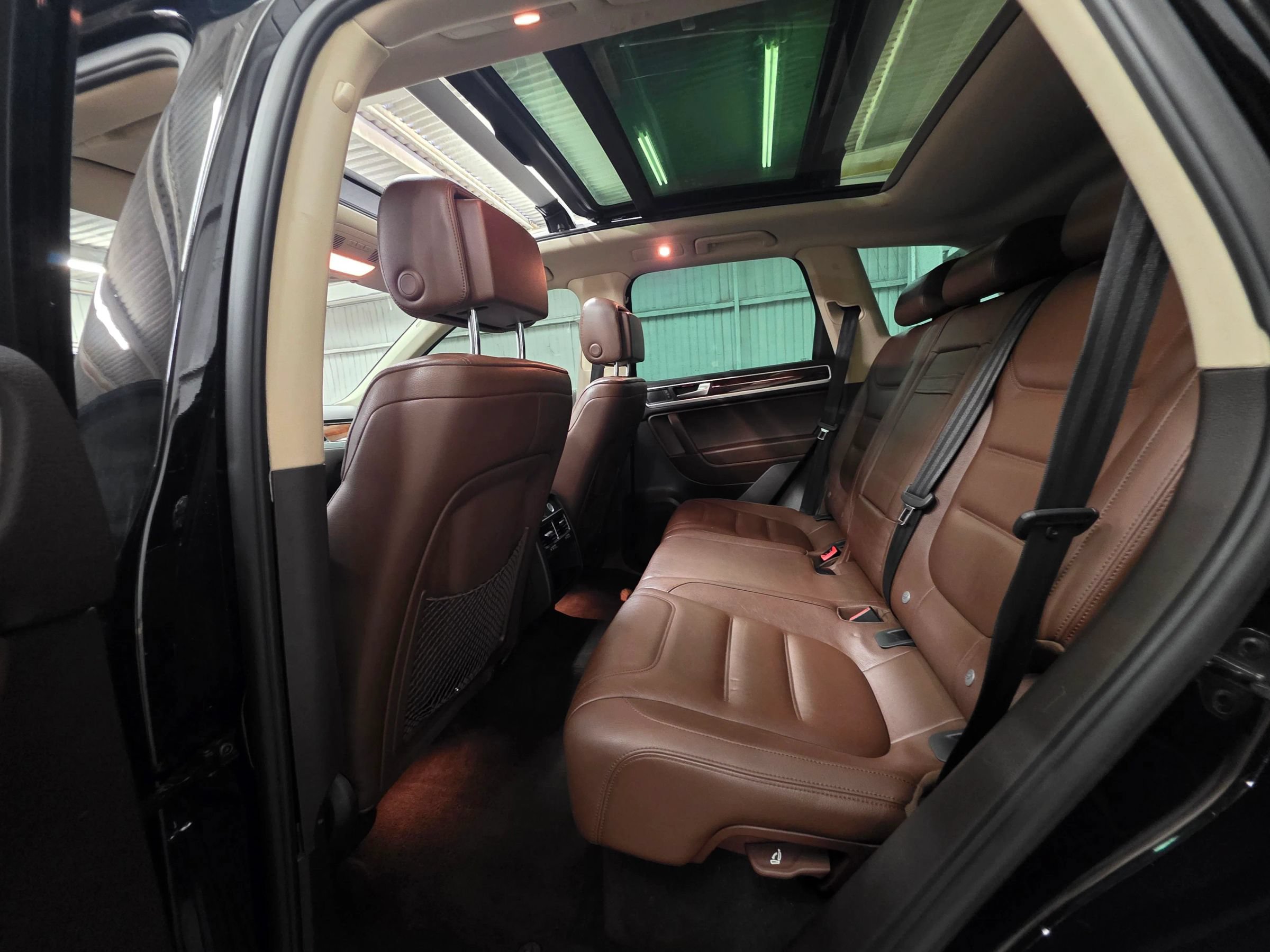 Used 2013 Volkswagen Touareg TDI AWD/4WD image 10
