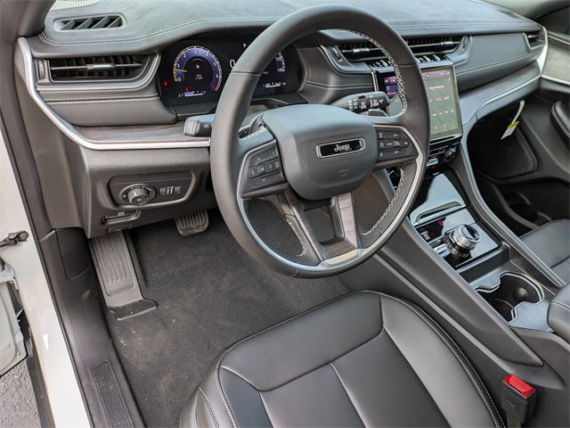 New 2025 Jeep Grand Cherokee Limited w/ Black Appearance Package image 10